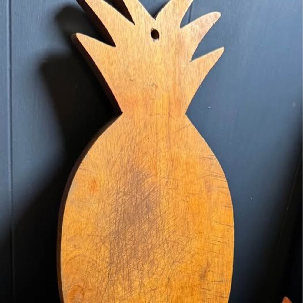 Vintage Country Craftsmen Antrim NH Pineapple Wood Cutting BoarD